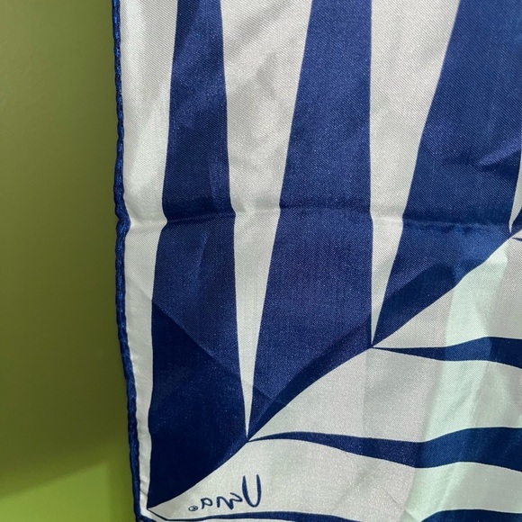 UGRA Geometric Blue and White Silk Blend Scarf - Picture 3 of 7